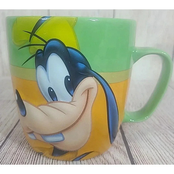 Disney Store 3D Raised Goofy Coffee Tea Mug Cup Green Orange Black 4.5" - Picture 2 of 6